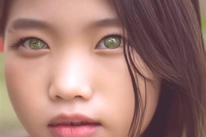 Emma, 26, a chestnut green-eyed asian companion based in Deodapolis. Offering CIM, 69, Erotic Massage. Available for incall and outcall, day and evening dates.