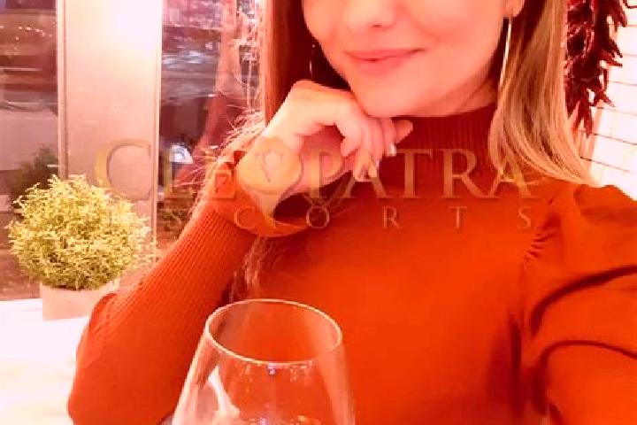 Emma, 27, a auburn amber-eyed mixed companion based in Medenine. Offering Travel Companion, Overnight, Erotic Massage, OWO, Party Girl. Available for incall ...