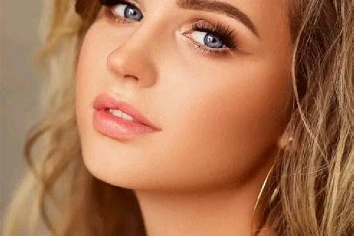 Emma, 27, a dark blonde blue-eyed slavic companion based in Ticrapo. Offering BDSM, A-Level, CIM, Tantra. Available for incall and outcall, day and evening d...