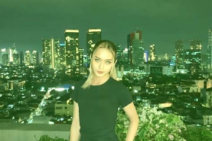 Emma, 27 — Escort in Bandung, Indonesia