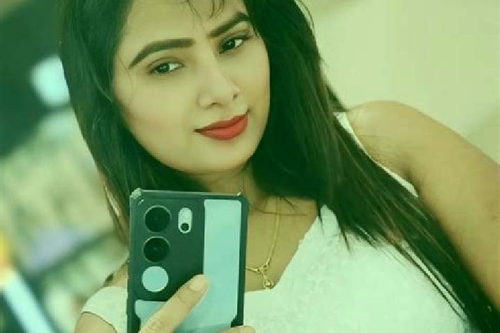 Emma, 27 — Escort in Pipraich, India