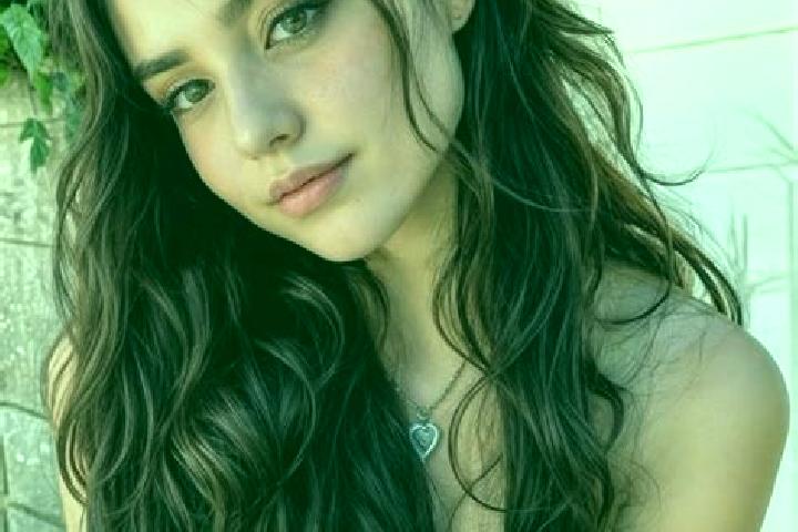 Emma, 28, a auburn amber-eyed middle eastern companion based in Ibema. Offering Duos, Roleplay, Domination. Available for incall and outcall, overnight booki...