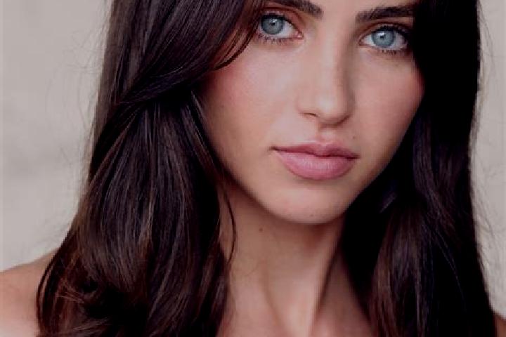 Emma, 28, a auburn brown-eyed mediterranean companion based in Loranze. Offering Erotic Massage, 69, Fetish. Available for incall and outcall, overnight book...