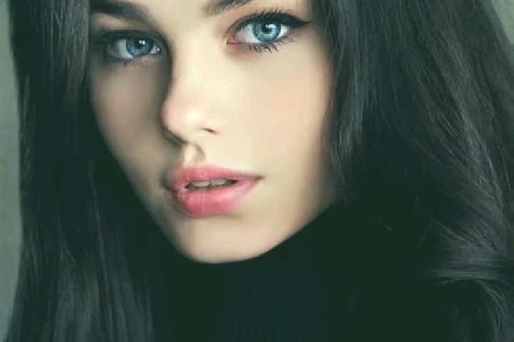 Emma, 28, a auburn dark-eyed caucasian companion based in Bedburg. Offering Fetish, Prostate Massage, A-Level, Tantra. Available for incall and outcall, day ...