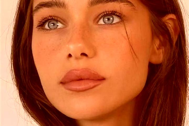 Emma, 28, a brunette grey-eyed european companion based in Riit. Offering Couples, BDSM, Tantra. Available for incall and outcall, day and evening dates.