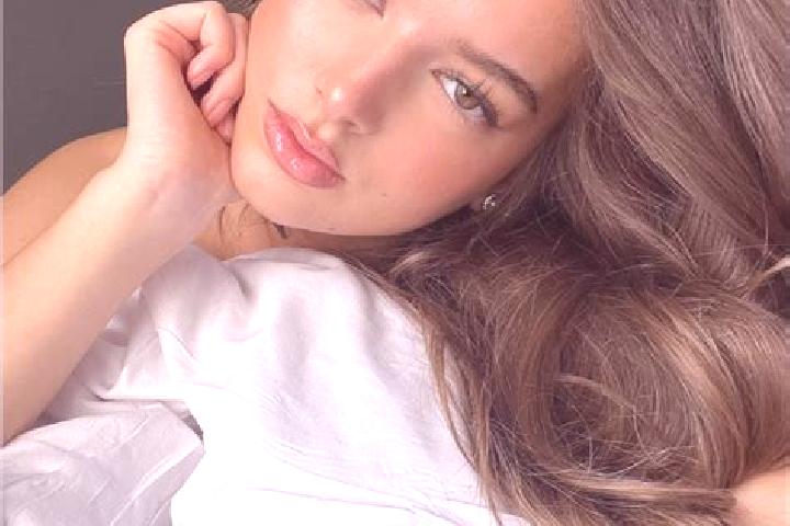 Emma, 28, a chestnut brown-eyed latina companion based in Lixing-les-Saint-Avold. Offering Erotic Massage, Overnight, Girlfriend Experience. Available for in...