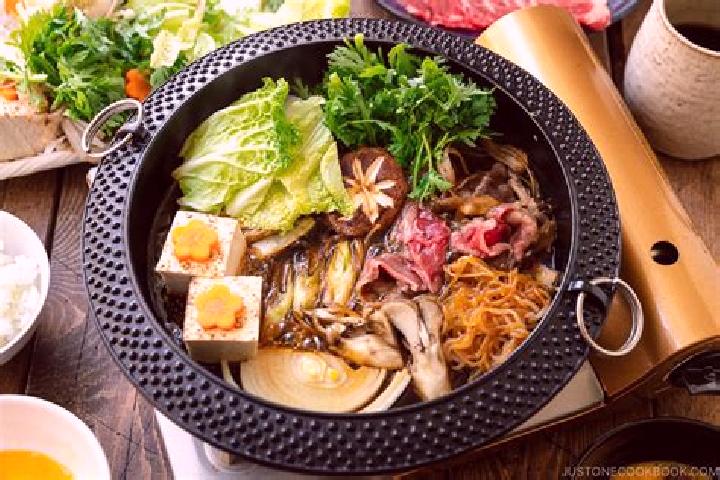 Emma, 28, a red hazel-eyed asian companion based in Hirakawa. Offering Dinner Date, GFE, Massage. Available for incall and outcall, day and evening dates.