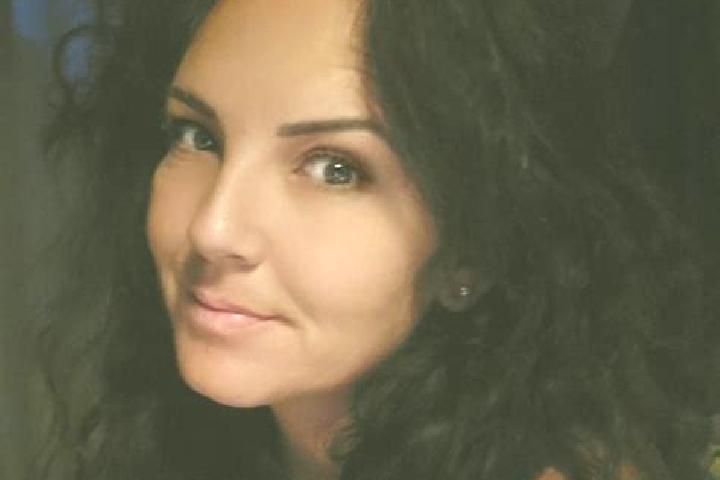 Emma, 28 — Escort in Monticello, France