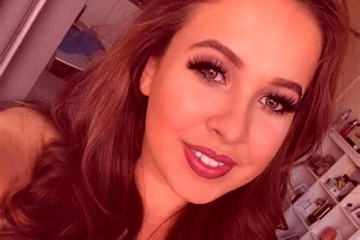 Emma, 29, a brunette grey-eyed middle eastern companion based in Raedersdorf. Offering Overnight, Party Girl, Striptease. Available for incall and outcall, o...