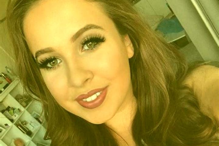 Emma, 29, a dark blonde amber-eyed mixed companion based in San Leonardo di Cutro. Offering OWO, Girlfriend Experience, Erotic Massage, Couples. Available fo...