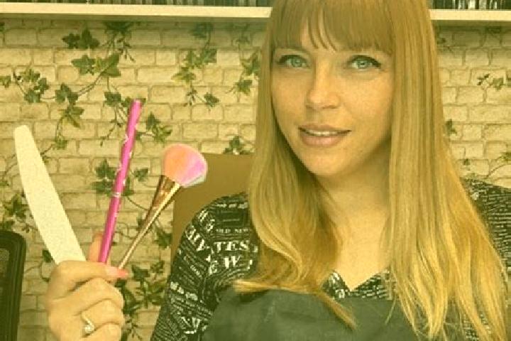 Emma, 29 — Escort in Lazarina, Greece
