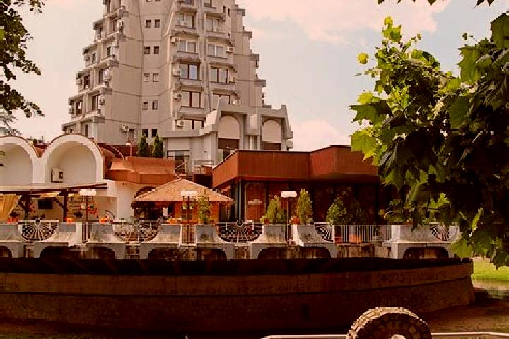 Emma, 29 — Escort in Paracin, Serbia