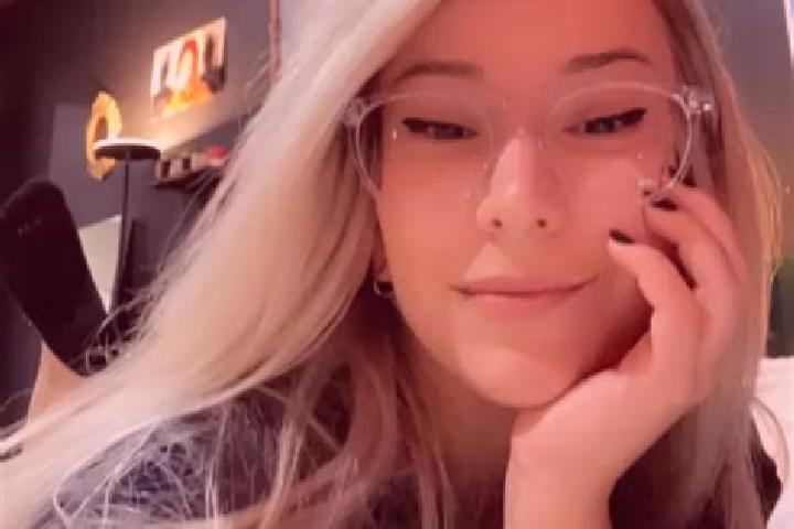 Emma, 30, a blonde grey-eyed latina companion based in Zottegem. Offering Roleplay, Duos, CIM. Available for incall and outcall, overnight bookings available.
