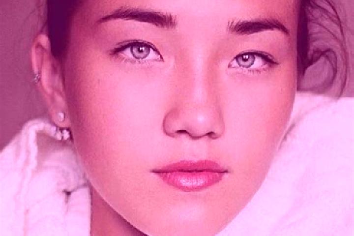 Emma, 30, a brunette grey-eyed caucasian companion based in Bandarulanka. Offering Erotic Massage, Overnight, Travel Companion. Available for incall and outc...