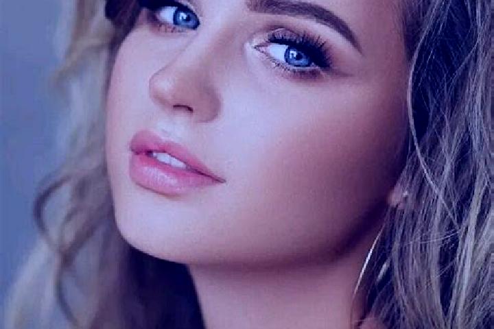 Emma, 31, a dark blonde blue-eyed middle eastern companion based in Cartelegue. Offering Erotic Massage, Travel Companion, 69, Deep French Kissing. Available...