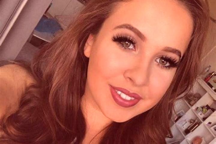 Emma, 32, a auburn brown-eyed middle eastern companion based in Belyaninovo. Offering Striptease, Girlfriend Experience, GFE, Prostate Massage. Available for...