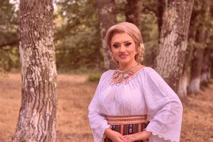 Emma, 32 — Escort in Pacureti, Romania