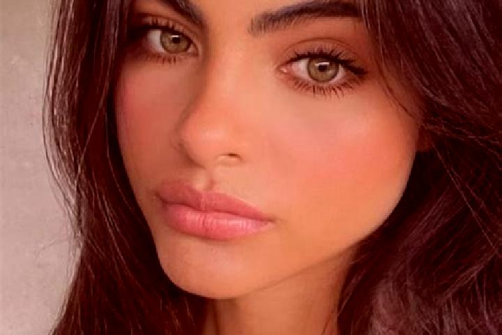 Emma, 33, a black green-eyed indian companion based in Valdeavero. Offering Domination, 69, Party Girl. Available for incall and outcall, day and evening dates.