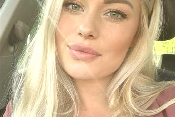Emma, 33, a blonde hazel-eyed european companion based in Offa. Offering Striptease, Travel Companion. Available for incall and outcall, overnight bookings a...