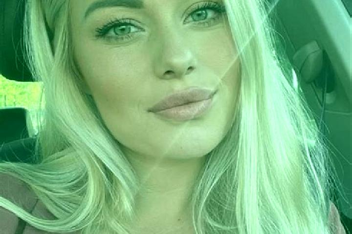 Emma, 33, a blonde hazel-eyed indian companion based in Aldeanueva de Santa Cruz. Offering BDSM, Fetish, Duos. Available for incall and outcall, overnight bo...