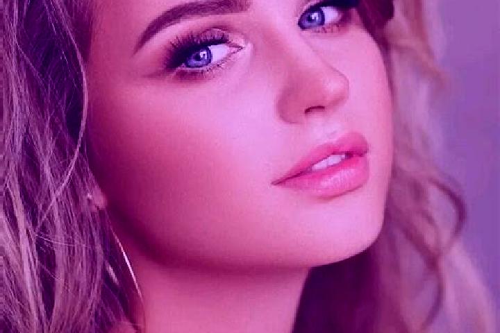 Emma, 33, a dark blonde blue-eyed ebony companion based in Eleu-dit-Leauwette. Offering Striptease, BDSM, Erotic Massage. Available for incall and outcall, o...