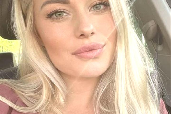 Emma, 34, a blonde hazel-eyed mediterranean companion based in Pendencias. Offering Couples, Overnight, Prostate Massage. Available for incall and outcall, d...