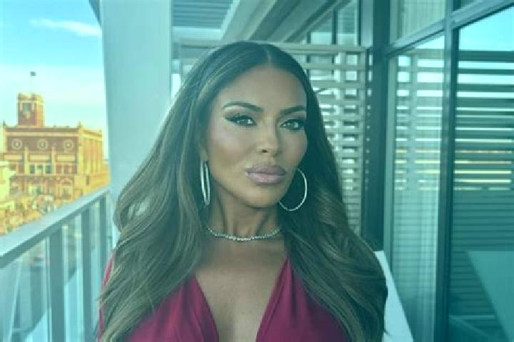 Emma, 34 — Escort in Dolores, Argentina