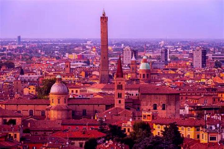 Emma, 34 — Escort in Volongo, Italy