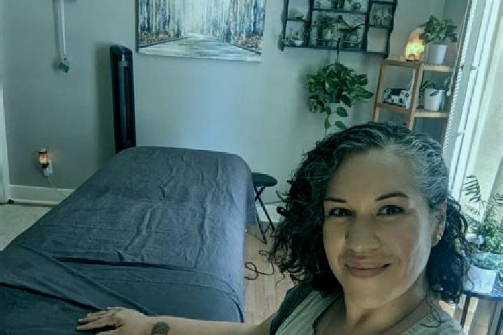 Emma, 35, a black grey-eyed mixed companion based in Zumbahua. Offering Prostate Massage, Travel Companion, BDSM. Available for incall and outcall, day and e...