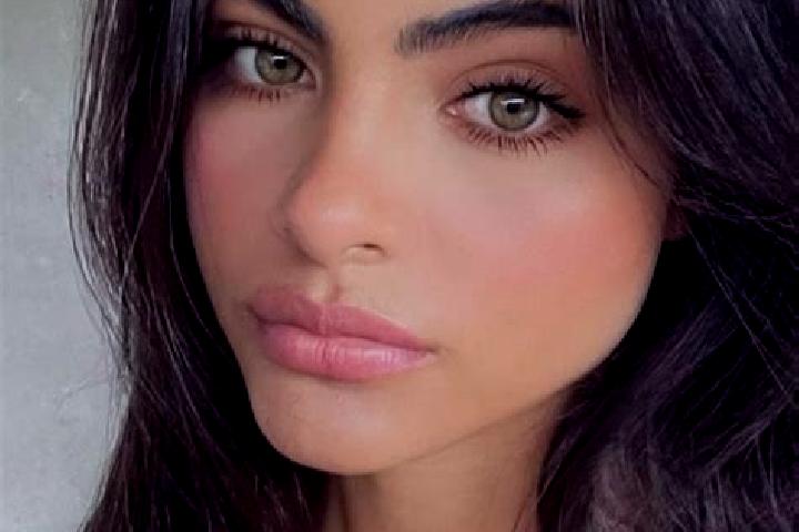 Emma, 36, a auburn dark-eyed middle eastern companion based in Wiesensteig. Offering Fetish, Girlfriend Experience, Domination. Available for incall and outc...