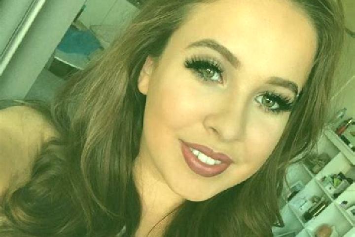 Emma, 36, a blonde hazel-eyed mixed companion based in Youngstown. Offering Tantra, Duos, Party Girl. Available for incall and outcall, overnight bookings av...