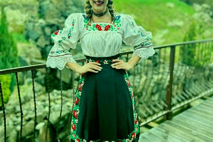Emma, 36 — Escort in Iadara, Romania