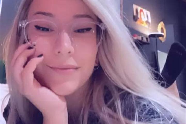 Emma, 37, a blonde grey-eyed european companion based in Shek Wai Kok. Offering Roleplay, Travel Companion, Party Girl, Duos, A-Level. Available for incall a...