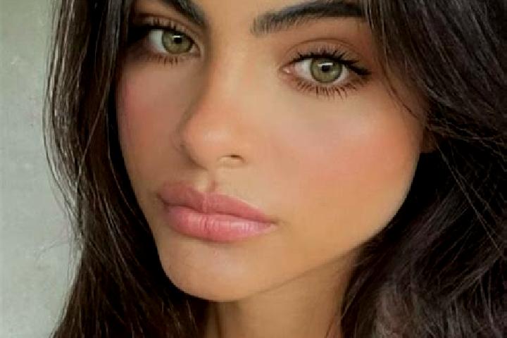 Emma, 38, a black hazel-eyed european companion based in Cerro Guzman. Offering Party Girl, GFE, Duos. Available for incall and outcall, day and evening dates.