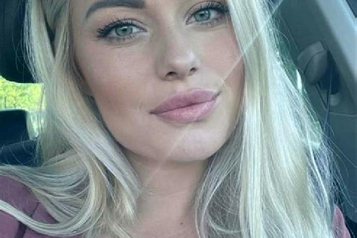Emma, 38, a blonde hazel-eyed mixed companion based in Sanzanou. Offering BDSM, Striptease, Erotic Massage. Available for incall and outcall, overnight booki...