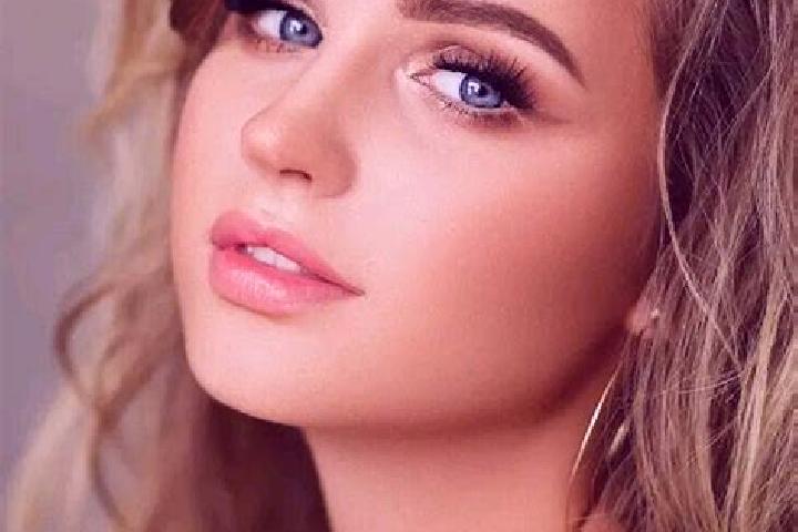 Emma, 38, a dark blonde blue-eyed caribbean companion based in Brezuvky. Offering Duos, OWO, Striptease. Available for incall and outcall, overnight bookings...