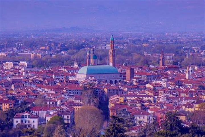 Emma, 38 — Escort in Brendola, Italy