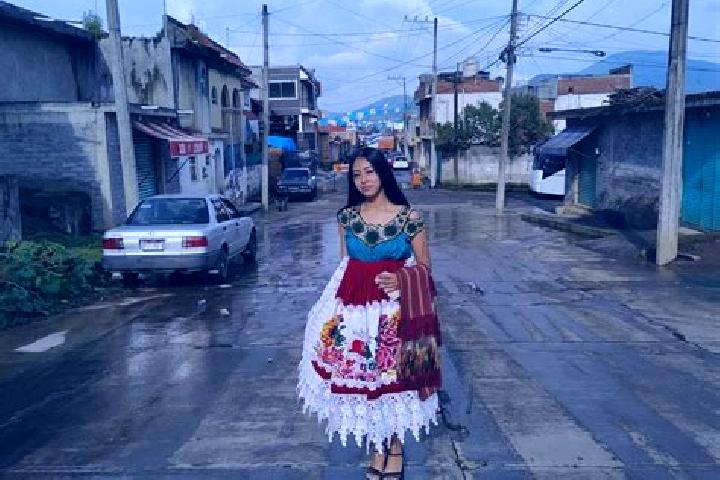 Emma, 38 — Escort in Ichan, Mexico