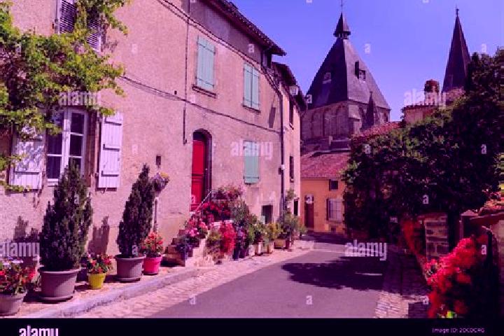 Emma, 38 — Escort in Le Dorat, France
