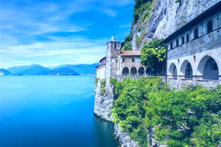 Emma, 38 — Escort in Madonna del Sasso, Italy