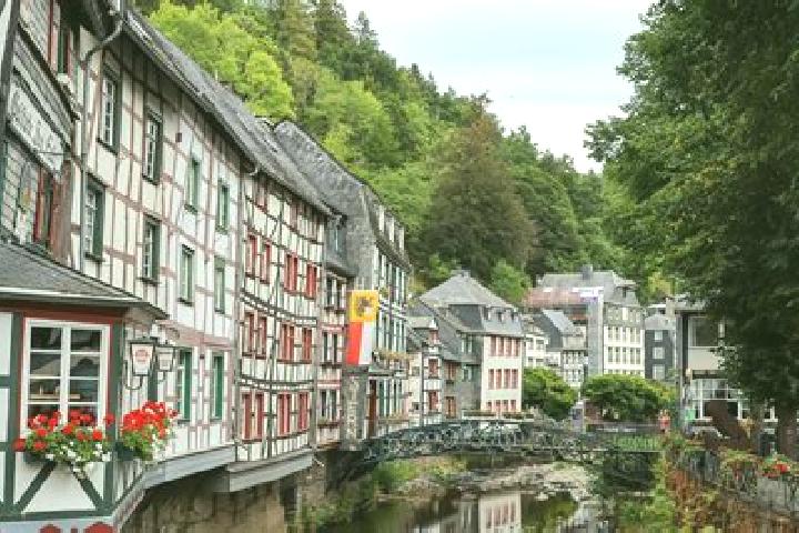 Emma, 38 — Escort in Neufchateau, Belgium