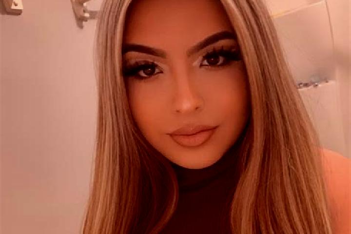 Emma, 39, a blonde brown-eyed latina companion based in Cartiera-Stazione. Offering Erotic Massage, Roleplay, Prostate Massage, 69. Available for incall and ...