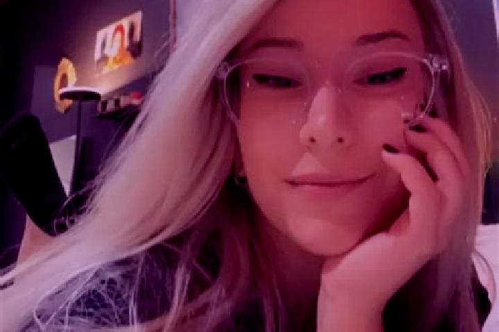 Emma, 39, a blonde grey-eyed latina companion based in Xingnong. Offering Roleplay, BDSM, Domination, Massage. Available for incall and outcall, day and even...