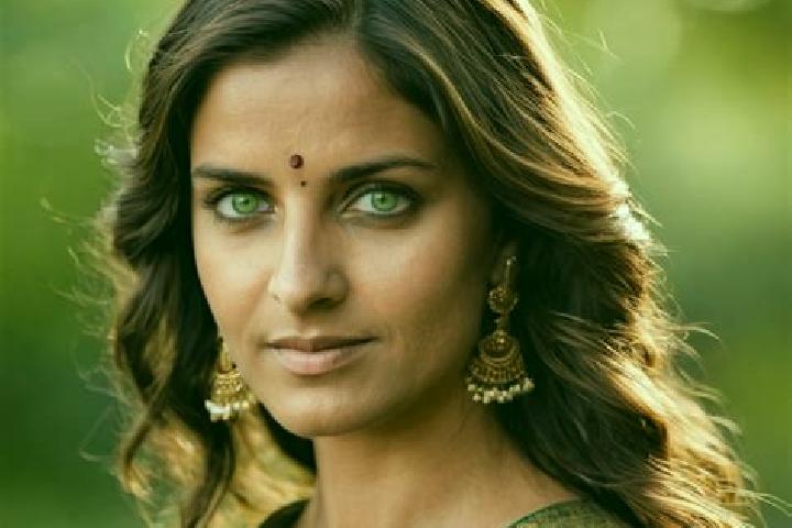 Emma, 39, a brunette green-eyed indian companion based in Senningen. Offering CIM, Tantra, Couples, Prostate Massage. Available for incall and outcall, overn...