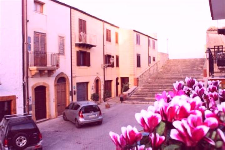 Emma, 39 — Escort in Sambuca di Sicilia, Italy