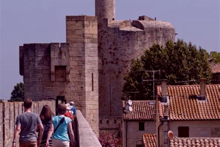 escort Aigues-Mortes