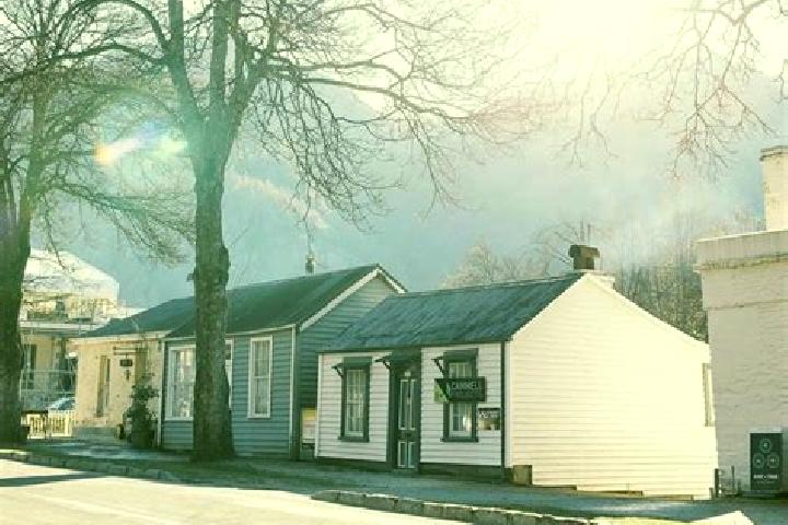 escort Arrowtown