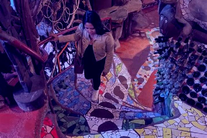 escort Artist Village