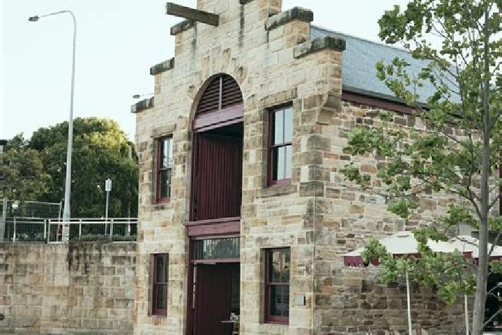 escort Balmain East