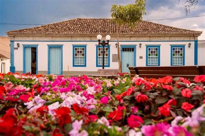 escort Bom Jardim de Minas